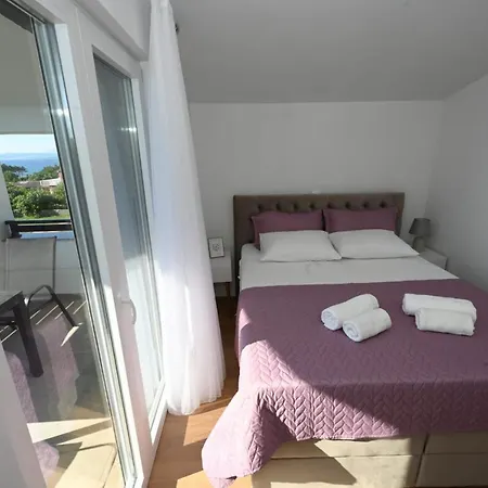 Astoria Apartman Vir