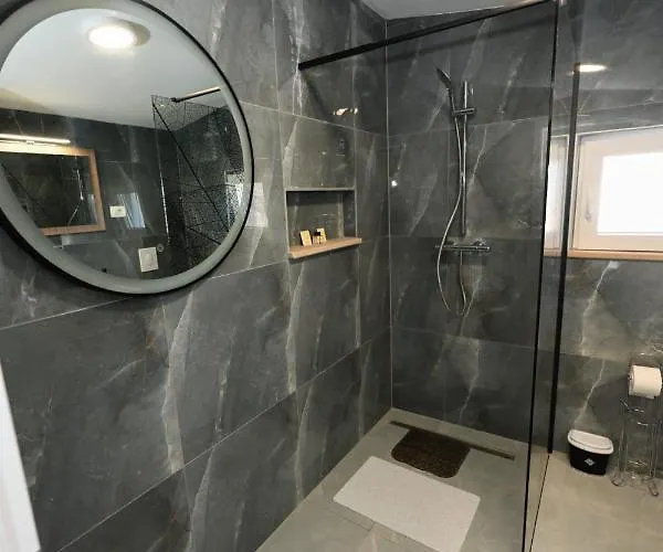 Astoria Appartement Vir