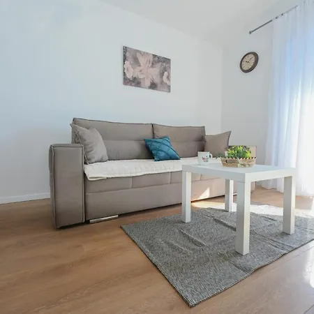 Astoria Apartment Vir