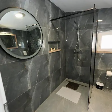 Astoria Apartment Vir