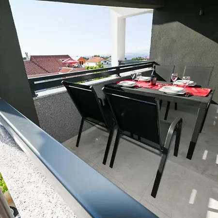 Astoria Apartment *