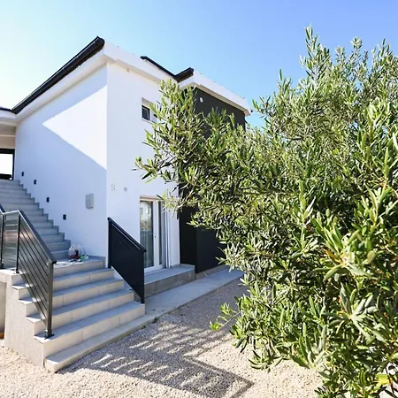 Apartment Astoria Vir