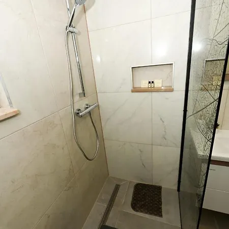 Apartment Astoria Vir