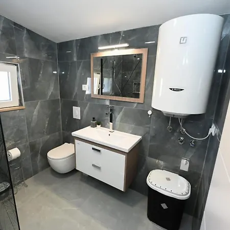 Astoria Apartment *