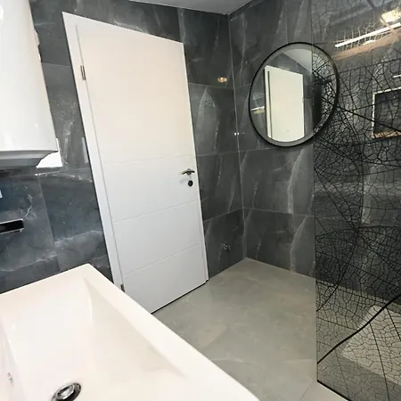 Apartment Astoria Vir