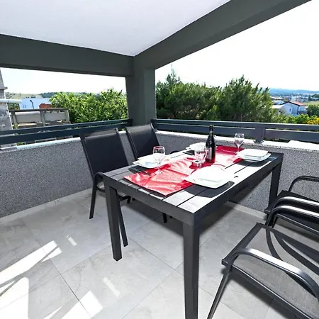 Astoria Apartment Vir