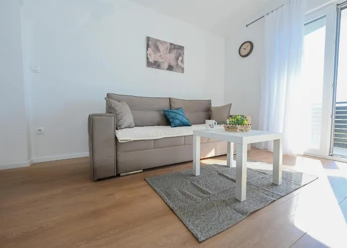 Astoria Apartment Vir