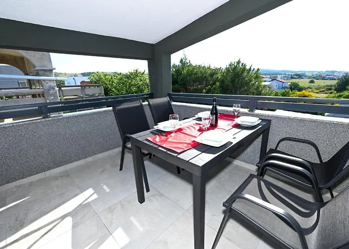 Astoria Apartment Vir